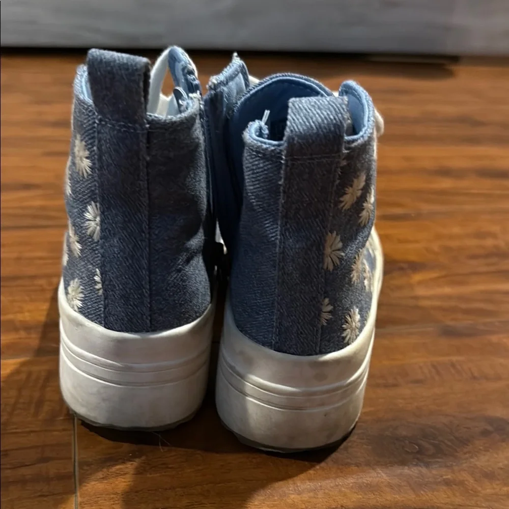 Blue High-Top Sneakers with White Floral Design - Picture 2 of 6